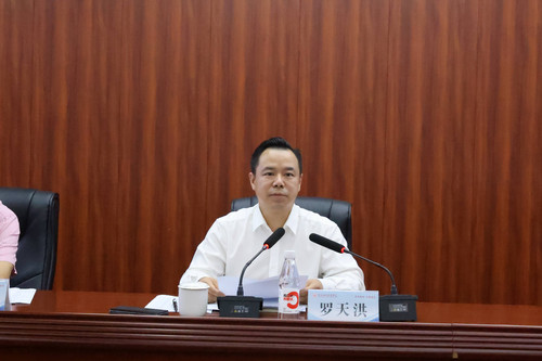 罗校(1).jpg